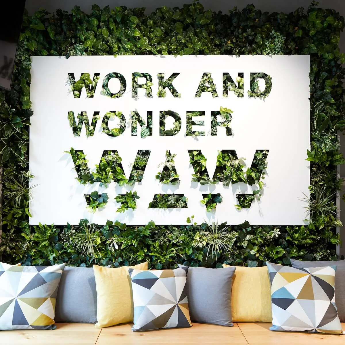 オフィスデザインの事例　WORK AND WONDER WAW
